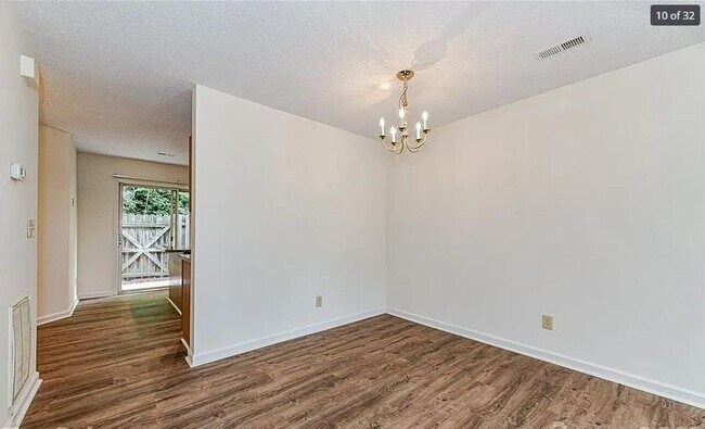 Foto del edificio - 3640 Huyton Ct