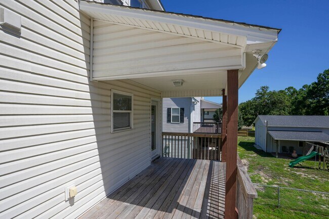 Foto del edificio - Charming 3-Bedroom Home with Coastal Count...
