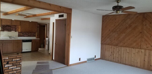 Building Photo - 3714 S Shore Dr