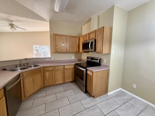 Foto del edificio - 7070 Mountain Creek Grove