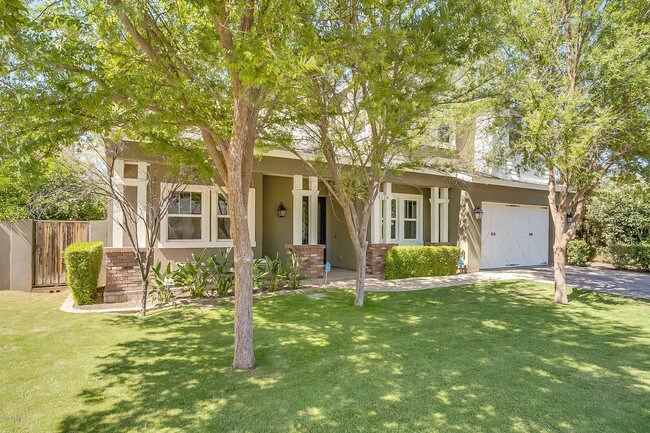 Building Photo - 3226 E Sells Dr