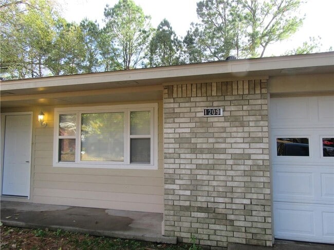 Building Photo - 1209 S Prospect St