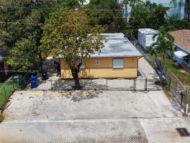 Foto del edificio - 817 NW 12th Ave