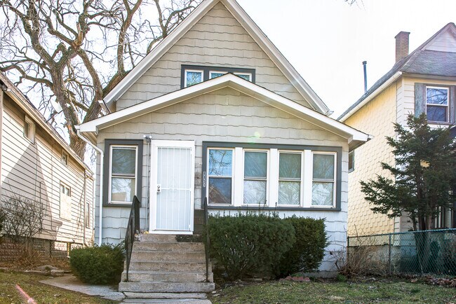 Building Photo - 8853 S Wallace St