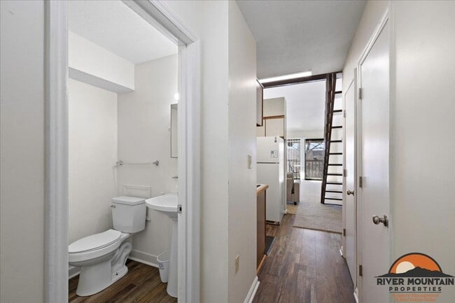 Building Photo - Large Efficiency minutes from Virginia Tech