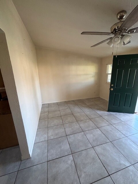 Building Photo - 907 Waldron St