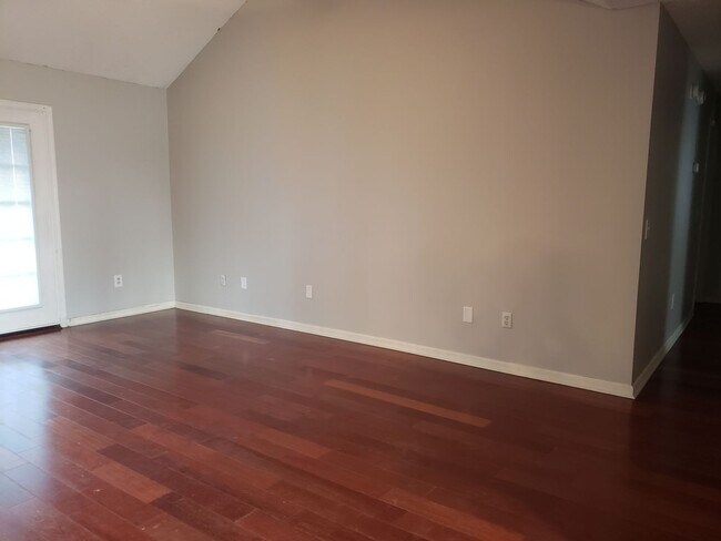 Building Photo - 56 E Beaver Ln