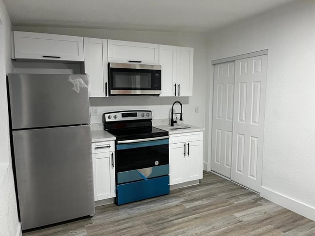 Foto del edificio - 3904 SW 13th Ct