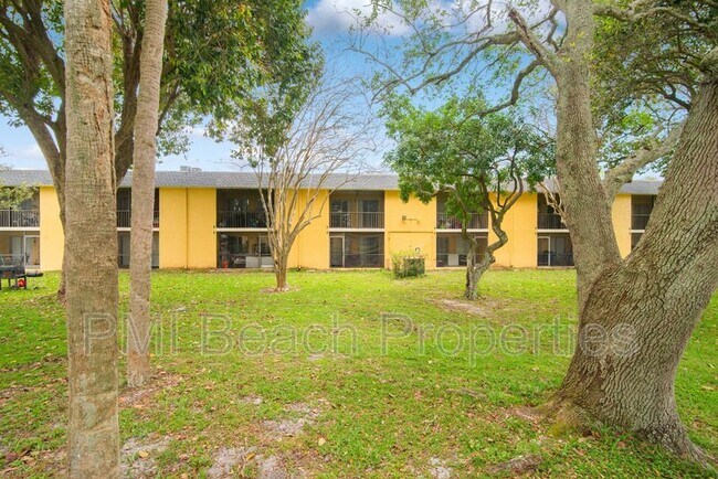 Foto del edificio - 516 Meadows Cir
