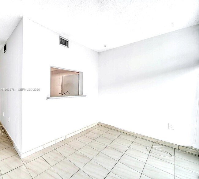 Foto del edificio - 9440 W Flagler St