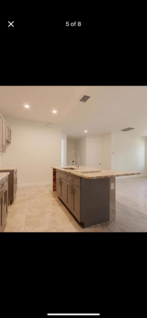 Foto del edificio - 5244 30th St SW
