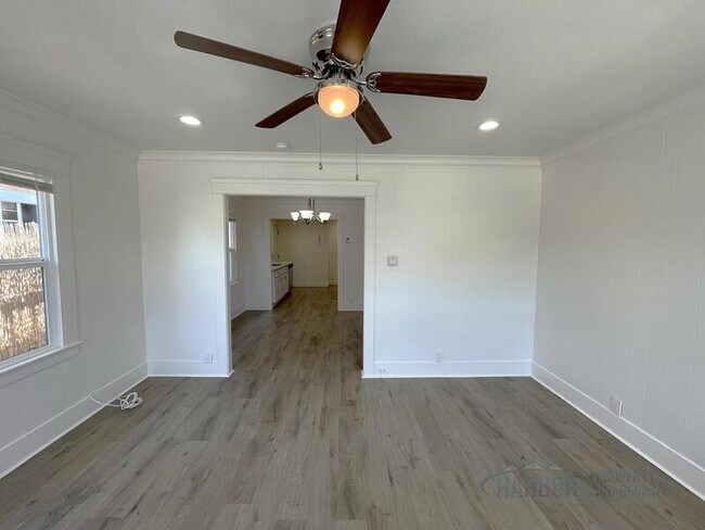 Foto del edificio - 566-568 W 19th St