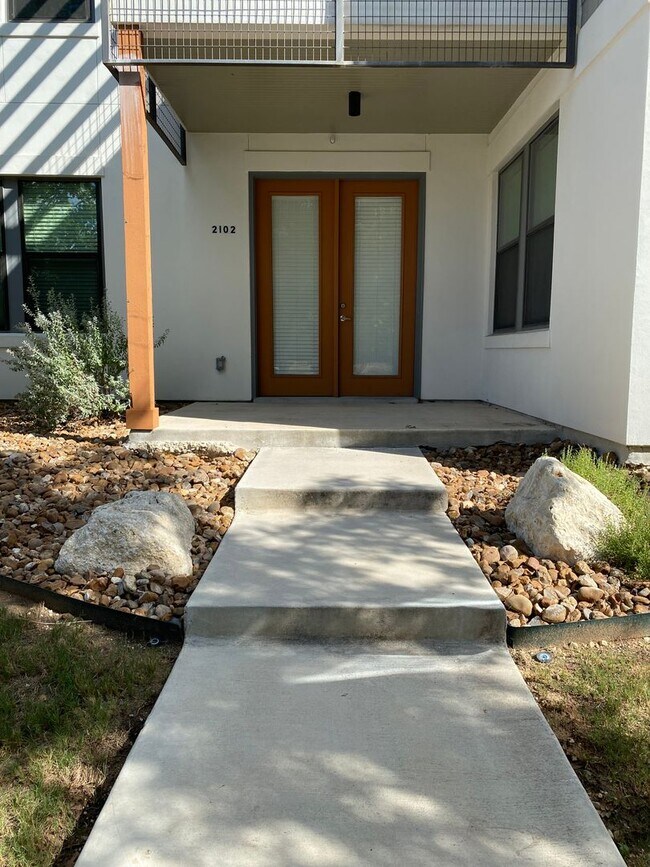 Building Photo - 112-L (ERL)