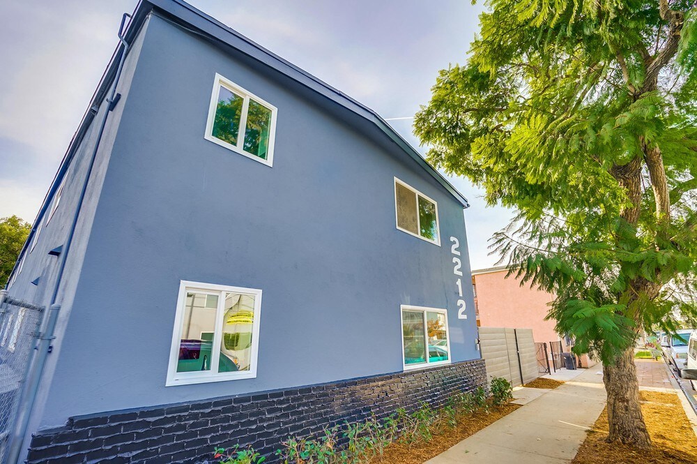 Foto principal - 2212 E 15th St