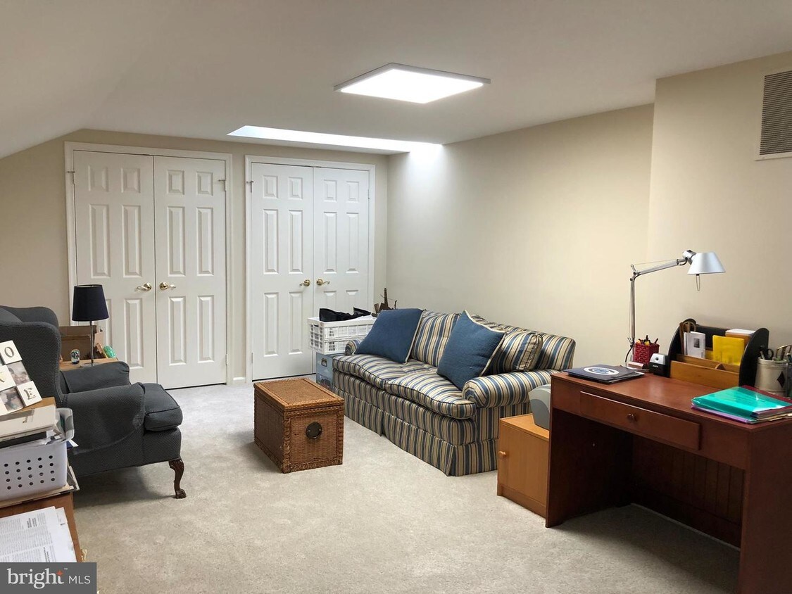 Primary Photo - 9422 Turnberry Dr