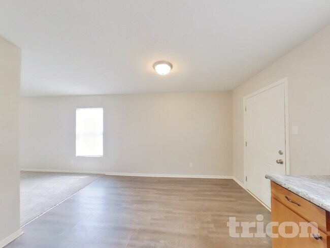 Foto del edificio - 454 Bourneside Dr