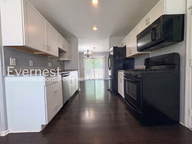 Foto del edificio - 5302 Greenough Pl