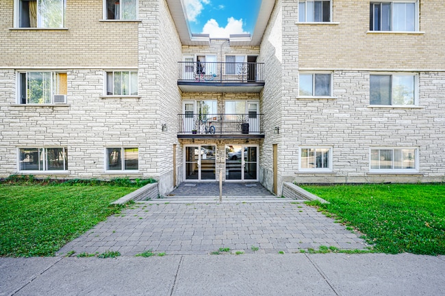 Photo du bâtiment - 1655 Rue Fleury E