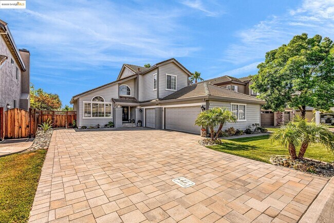 Foto del edificio - 2435 Pinehurst Ct