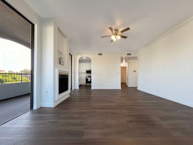 Building Photo - LB0555