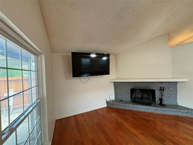 Building Photo - 8829 Carousel Ln