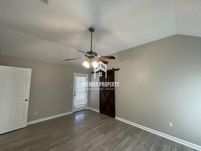 Foto del edificio - FIRST MONTHS RENT FREE!