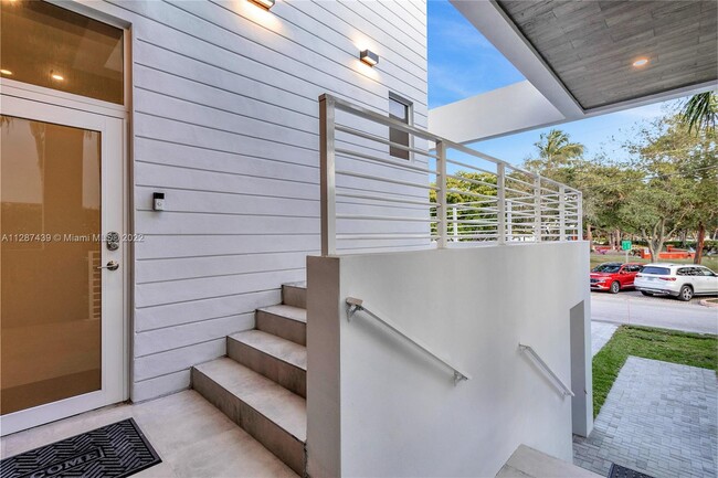 Building Photo - 452 Fernwood Rd