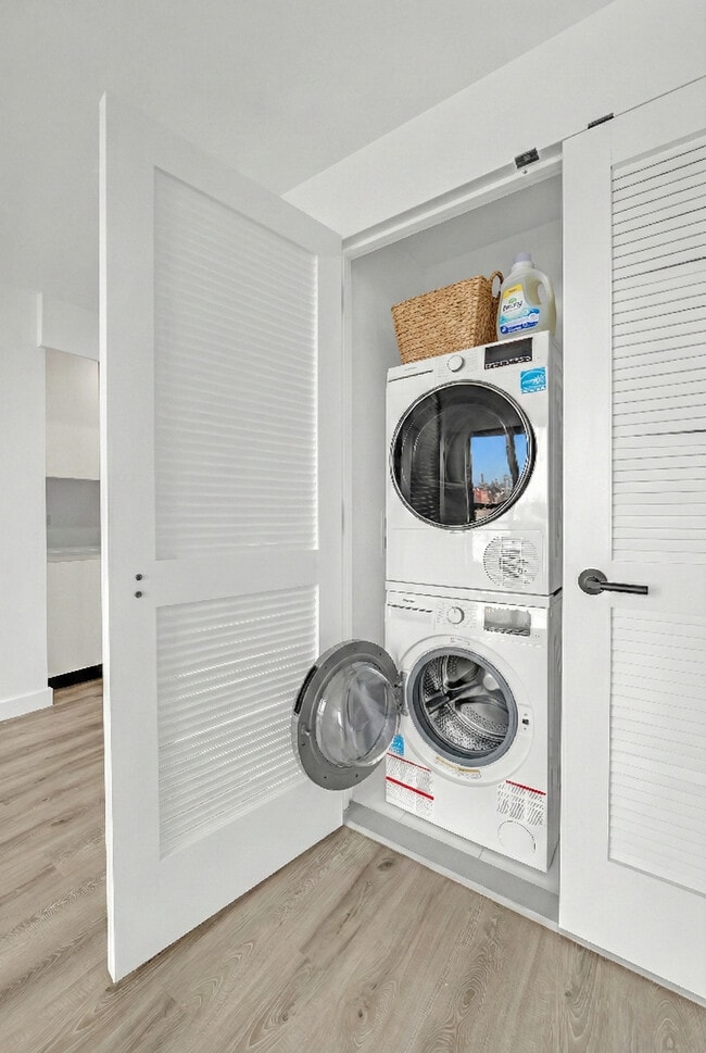 Building Photo - Woodside Central