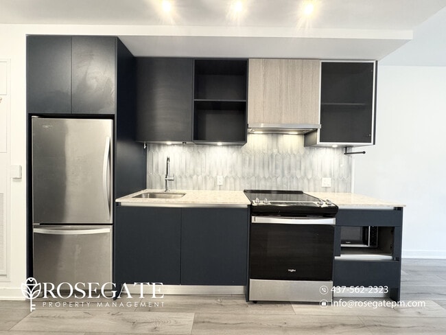 Photo du bâtiment - Modern 1-Bedroom Condo with Balcony & Walk-In Closet in Oakville