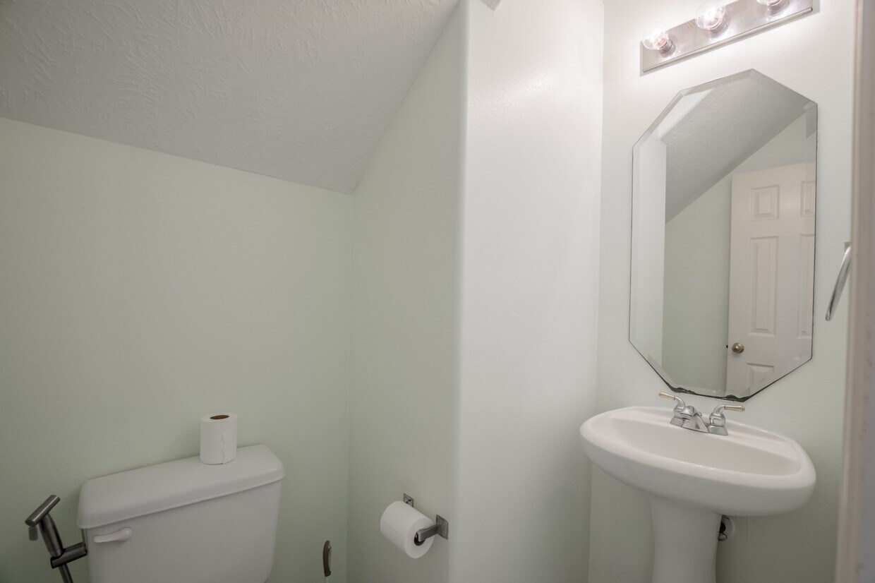 Building Photo - 4823 Zachary Ln