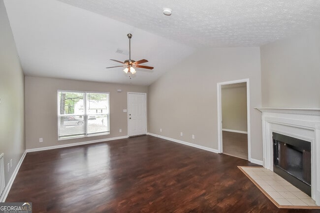 Building Photo - 2745 Sapphire St