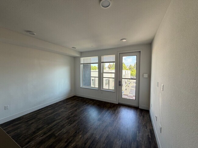 Building Photo - $2,695 / 1 BR - STYLISH & CONVENIENT HOME IN THE HEART OF FREMONT!