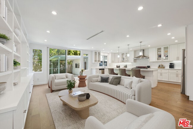 Building Photo - 5114 Cedros Ave