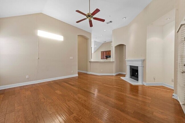 Building Photo - Gorgeous 3 Bedroom House for Rent in Irving!