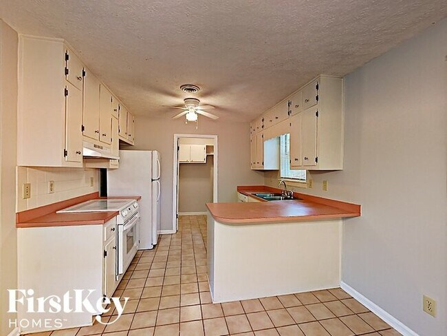 Building Photo - 2682 Highland Park Dr
