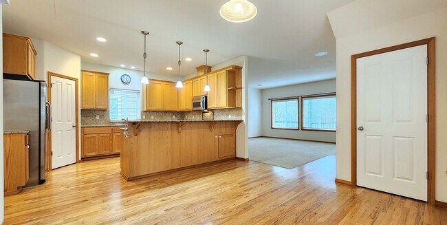 Foto del edificio - Home in Everett 3 Beds 2.5 bath  Pet Frien...