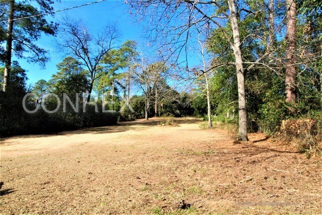 Foto del edificio - 1615 Woodford Rd