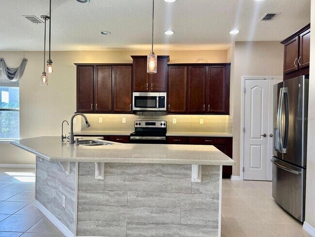 Building Photo - 360 Red Rose Ln