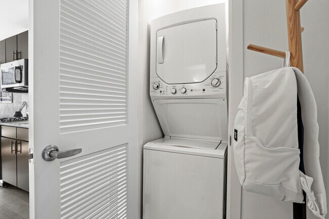 Foto del edificio - 169 W Superior St