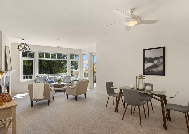 Building Photo - Spacious Downtown Kirkland condo!