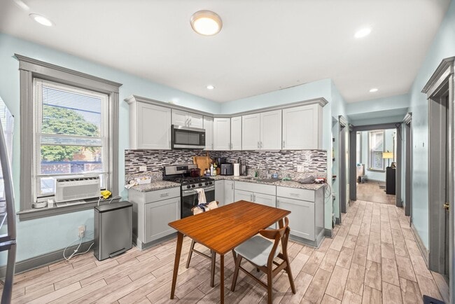Building Photo - 4104 W 24th Pl