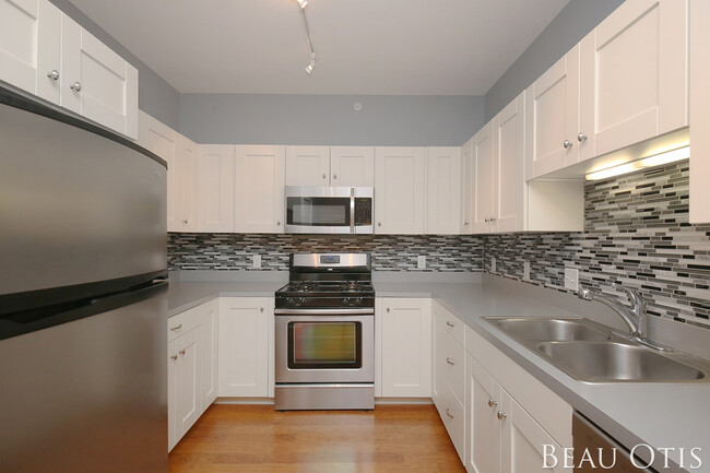 Building Photo - 2098 Celadon Dr NE