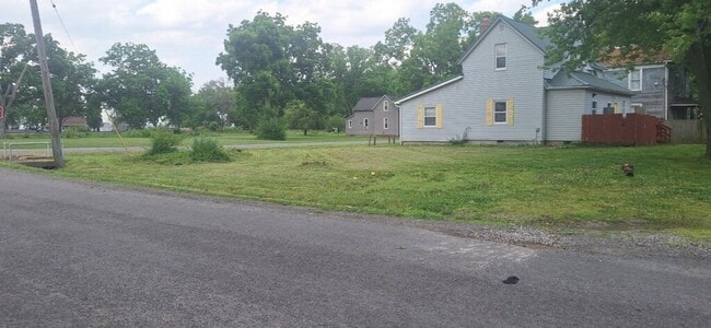 Building Photo - 26 E 1st St