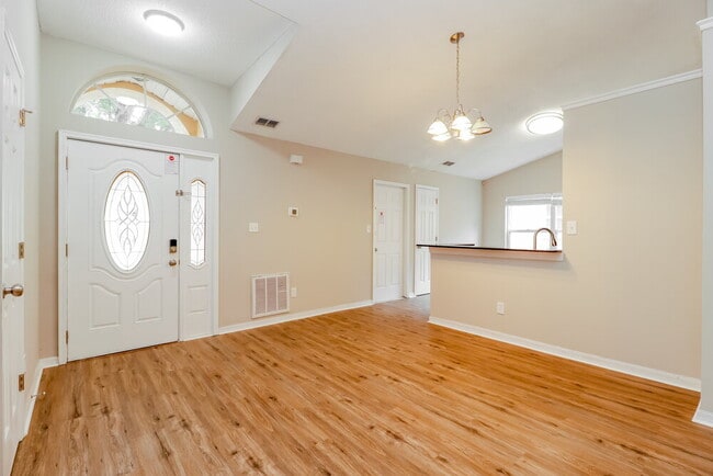 Building Photo - 2135 Remington Pointe Blvd