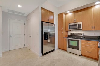 Building Photo - 701 S Olive Ave