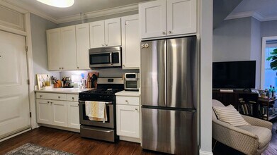 Building Photo - 735 W Belmont Ave