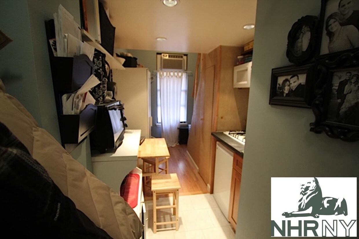 Foto principal - 317 West 30th Street