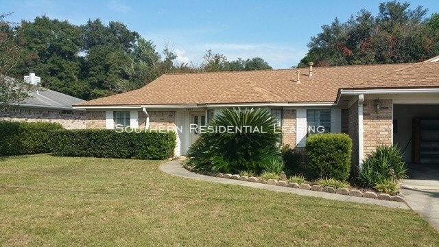 Primary Photo - 7402 St James Pl