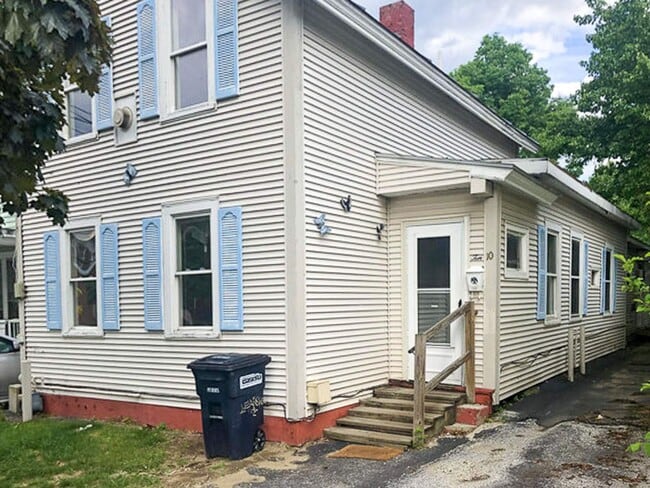 Spacious 5-Bedroom, 4-Bathroom Home Near UVM & Downtown Burlington (10 Walnut St) - Spacious 5-Bedroom, 4-Bathroom Home Near UVM & Downtown Burlington (10 Walnut St)