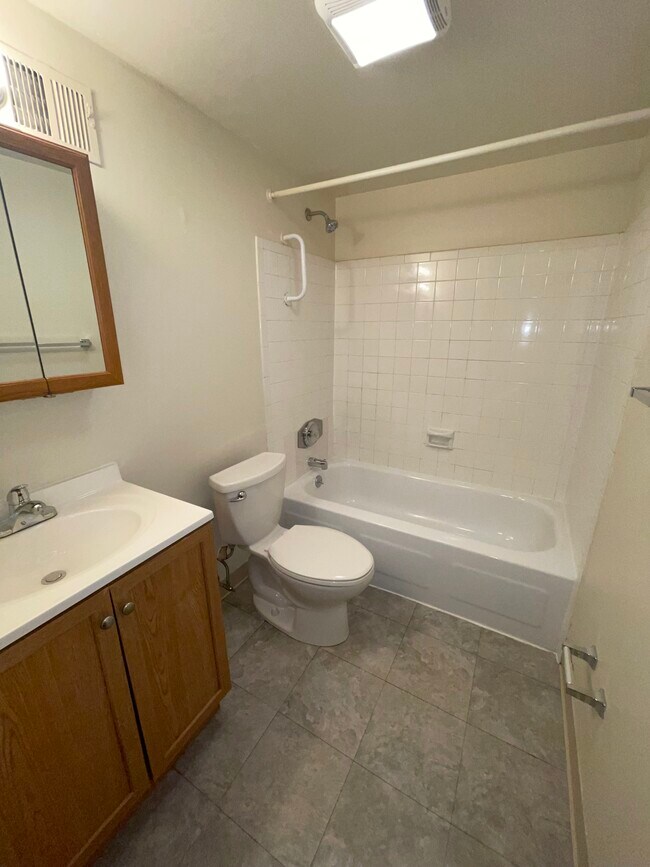 Baño - Shadeland Arms Apartments